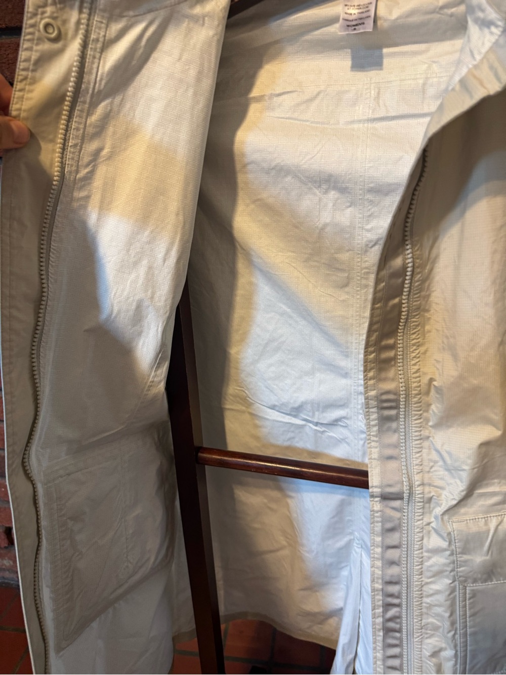 Patagonia Cream Hooded trench rain  Coat used once size S women - Picture 2 of 14